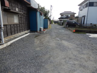 駐車場進入路