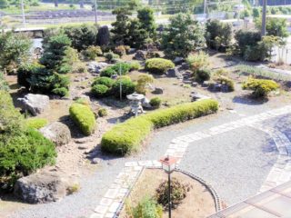 庭（バルコニーから）