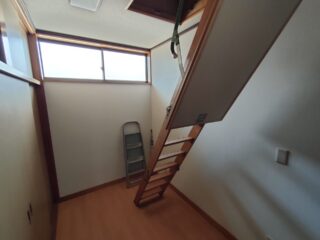 小屋根裏収納①